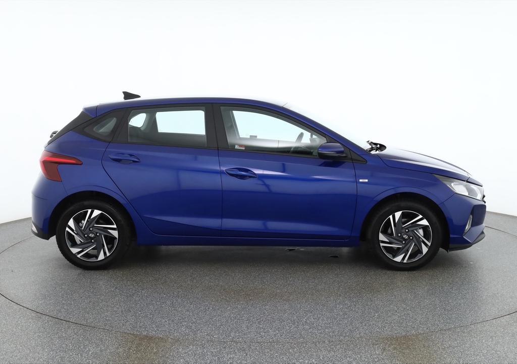 Hyundai i20 2024 г. Синий, пробег 57131 км