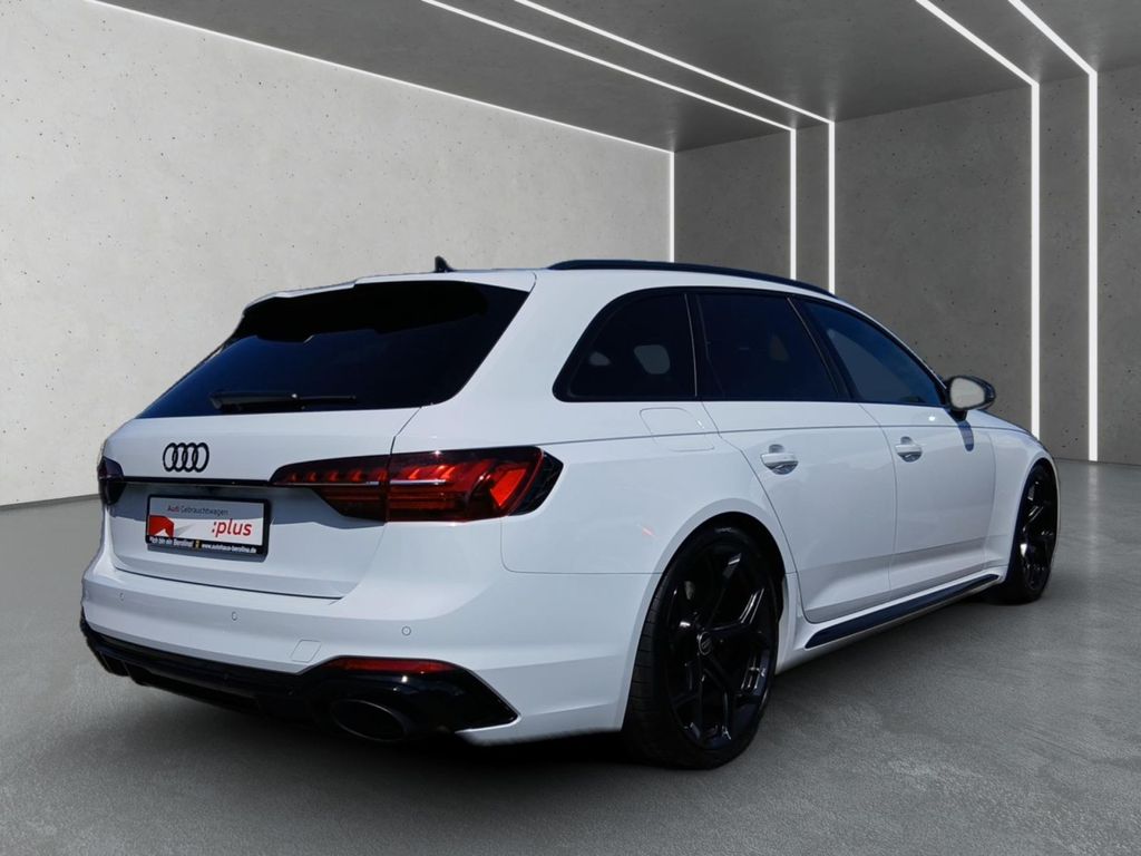 Audi RS4 2024 г. Белый, пробег 30311 км
