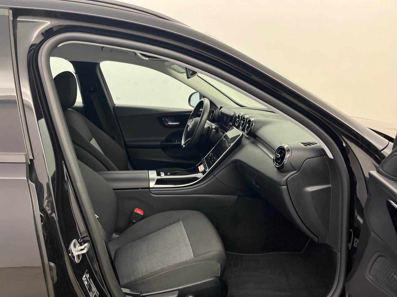 Mercedes-Benz C 220 2023 г. Чёрный, пробег 59258 км
