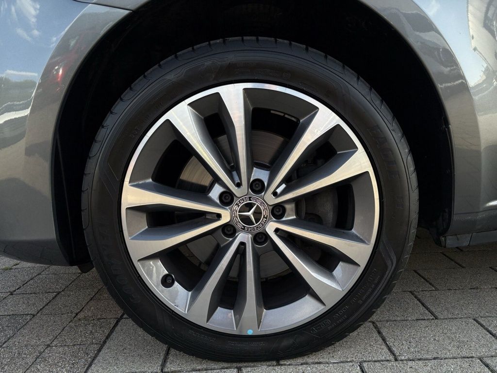Mercedes-Benz V 250 2022 г. Серый, пробег 40914 км