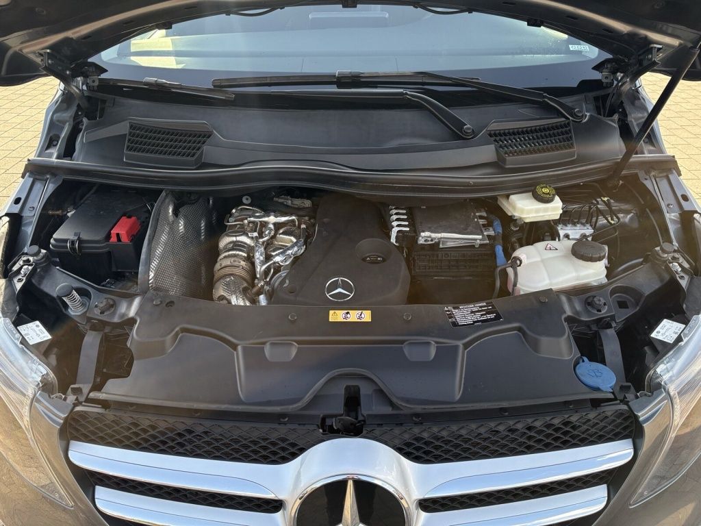 Mercedes-Benz V 250 2022 г. Серый, пробег 40914 км