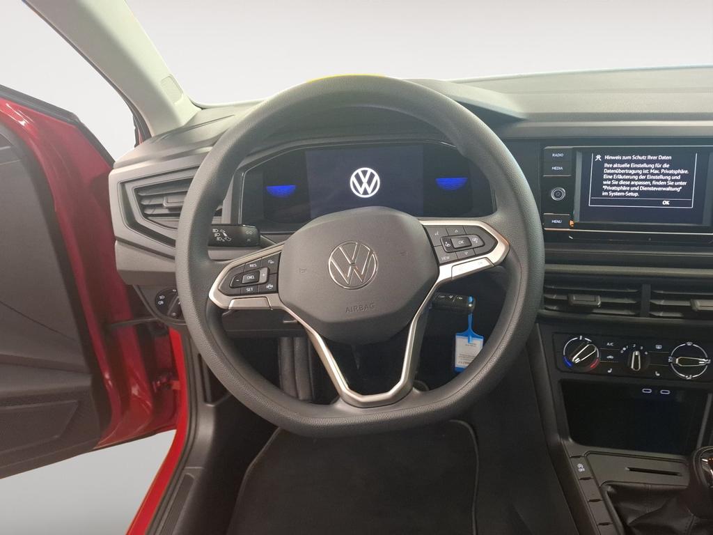 Volkswagen Polo 2022 г. Красный, пробег 25543 км