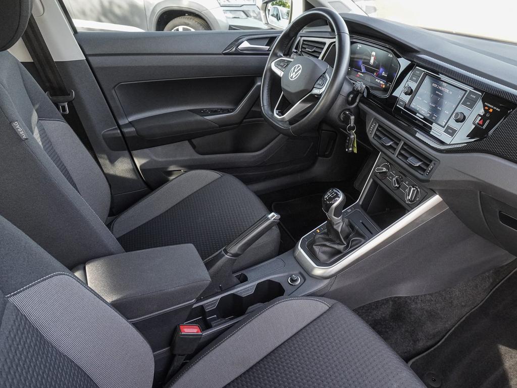 Volkswagen Polo 2024 г. Серый, пробег 30332 км