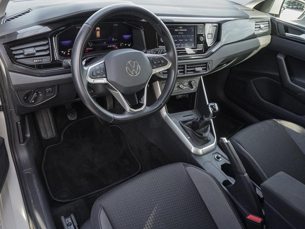 Volkswagen Polo 2024 г. Серый, пробег 30332 км