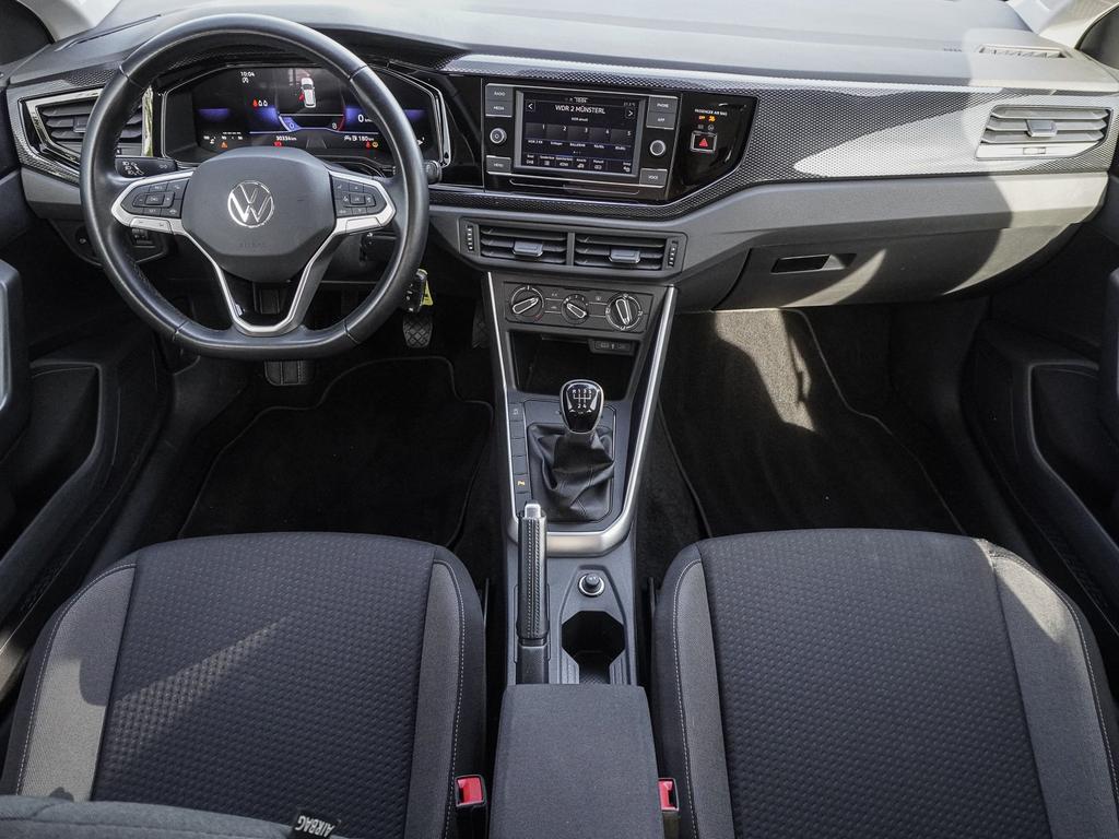 Volkswagen Polo 2024 г. Серый, пробег 30332 км