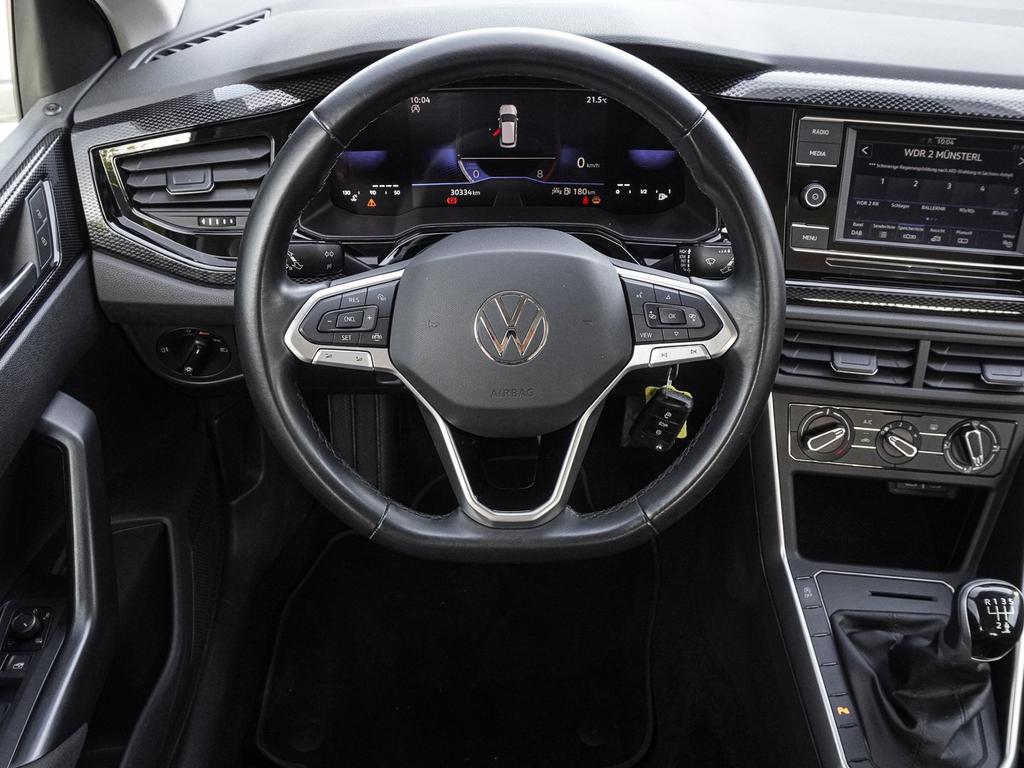 Volkswagen Polo 2024 г. Серый, пробег 30332 км