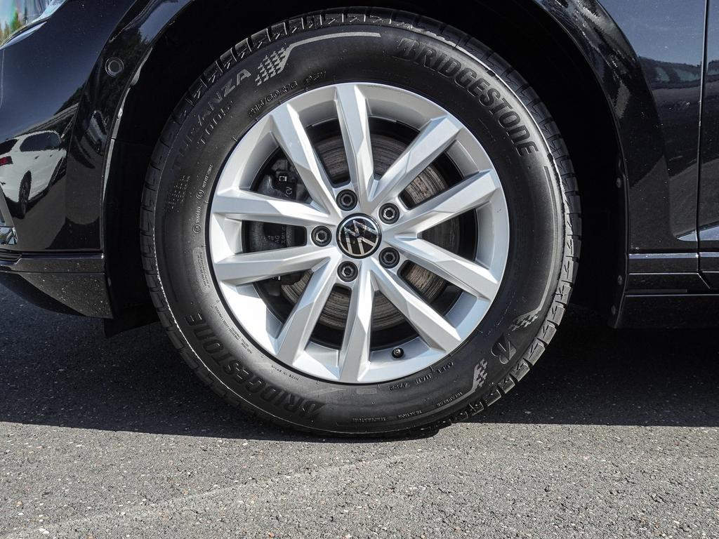 Volkswagen PASSAT VARIANT 2023 г. Чёрный, пробег 19432 км