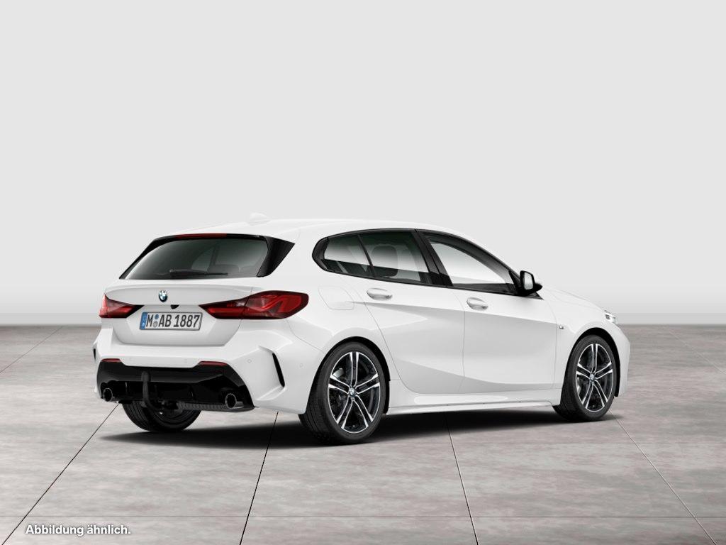 BMW 120 2023 г. Белый, пробег 42553 км