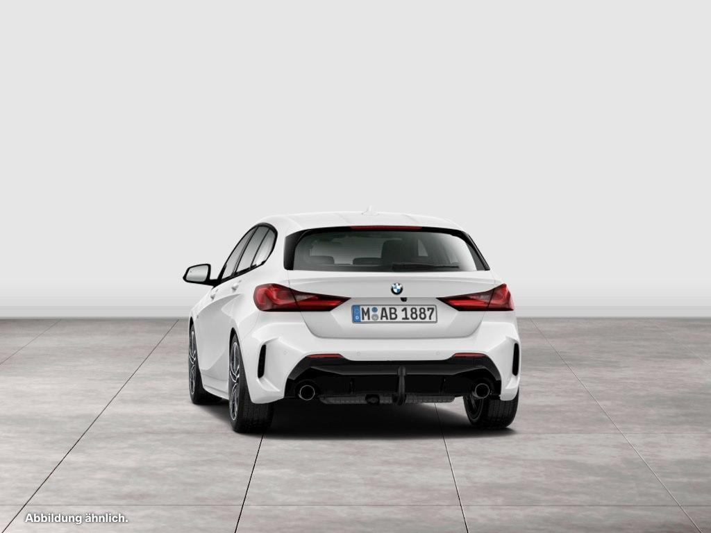 BMW 120 2023 г. Белый, пробег 42553 км