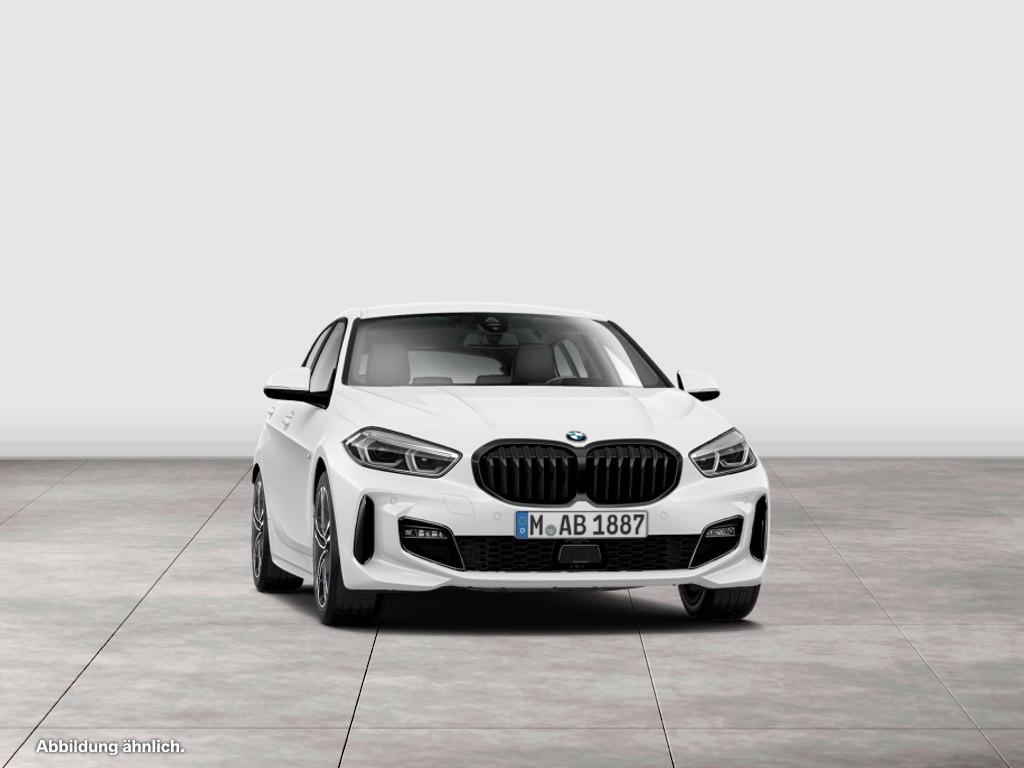 BMW 120 2023 г. Белый, пробег 42553 км