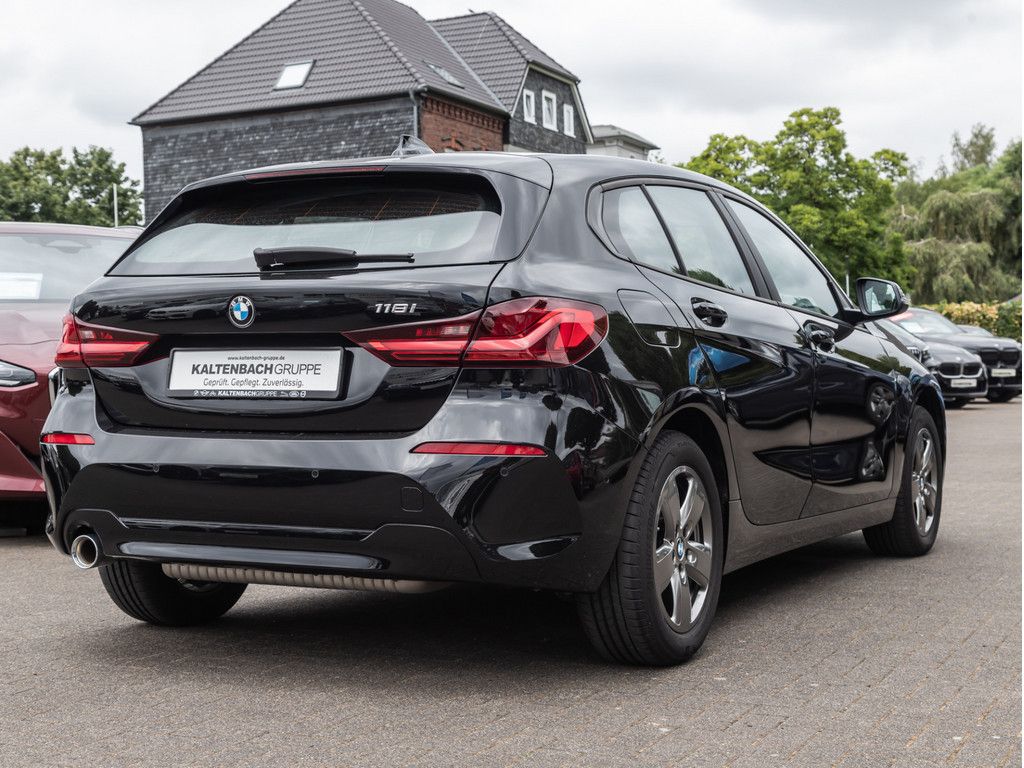 BMW 118 2023 г. Чёрный, пробег 50851 км