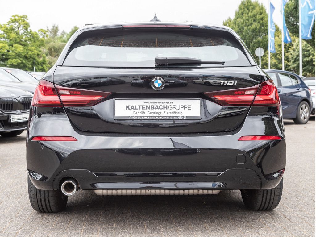 BMW 118 2023 г. Чёрный, пробег 50851 км