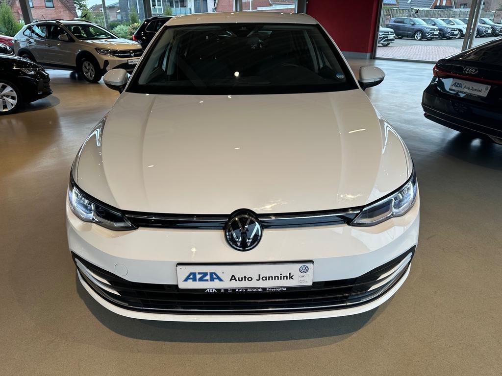 Volkswagen Golf 2023 г. Белый, пробег 50632 км