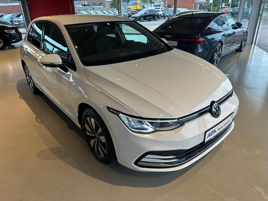 Volkswagen Golf 2023 г. Белый, пробег 50632 км