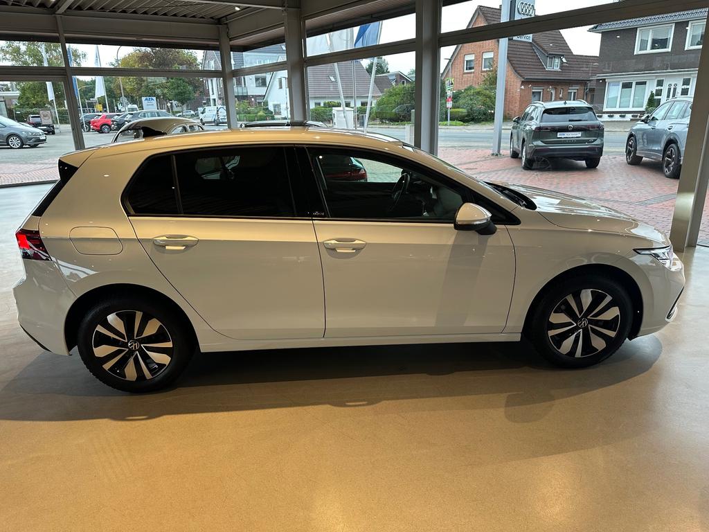 Volkswagen Golf 2023 г. Белый, пробег 50632 км