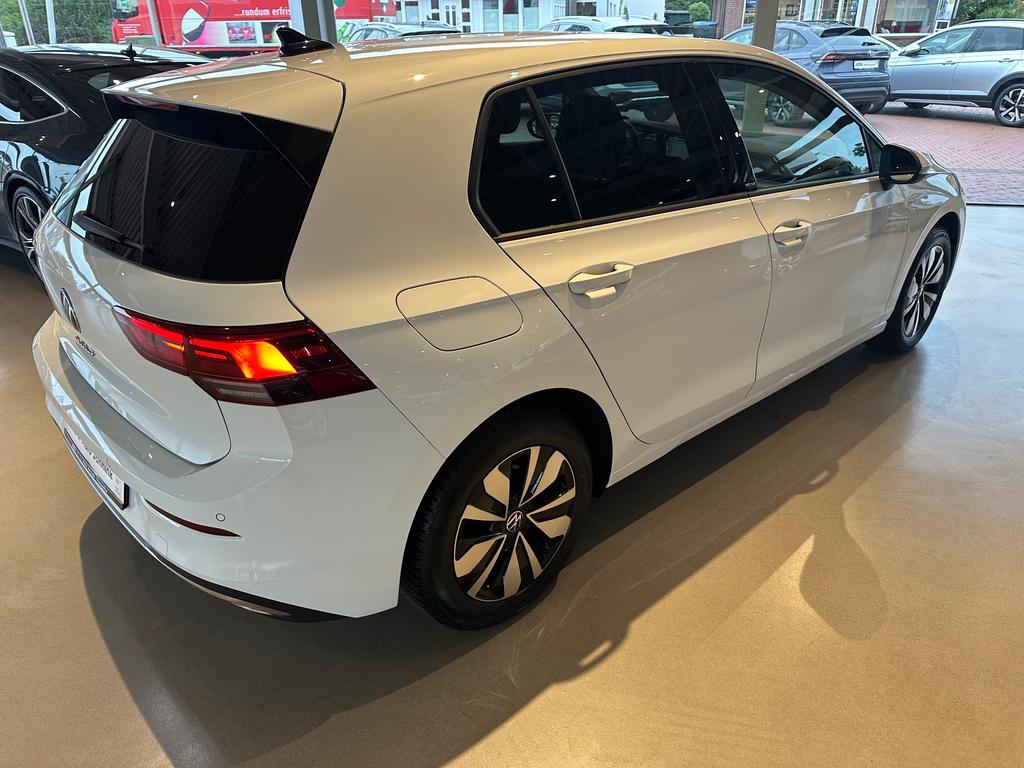 Volkswagen Golf 2023 г. Белый, пробег 50632 км