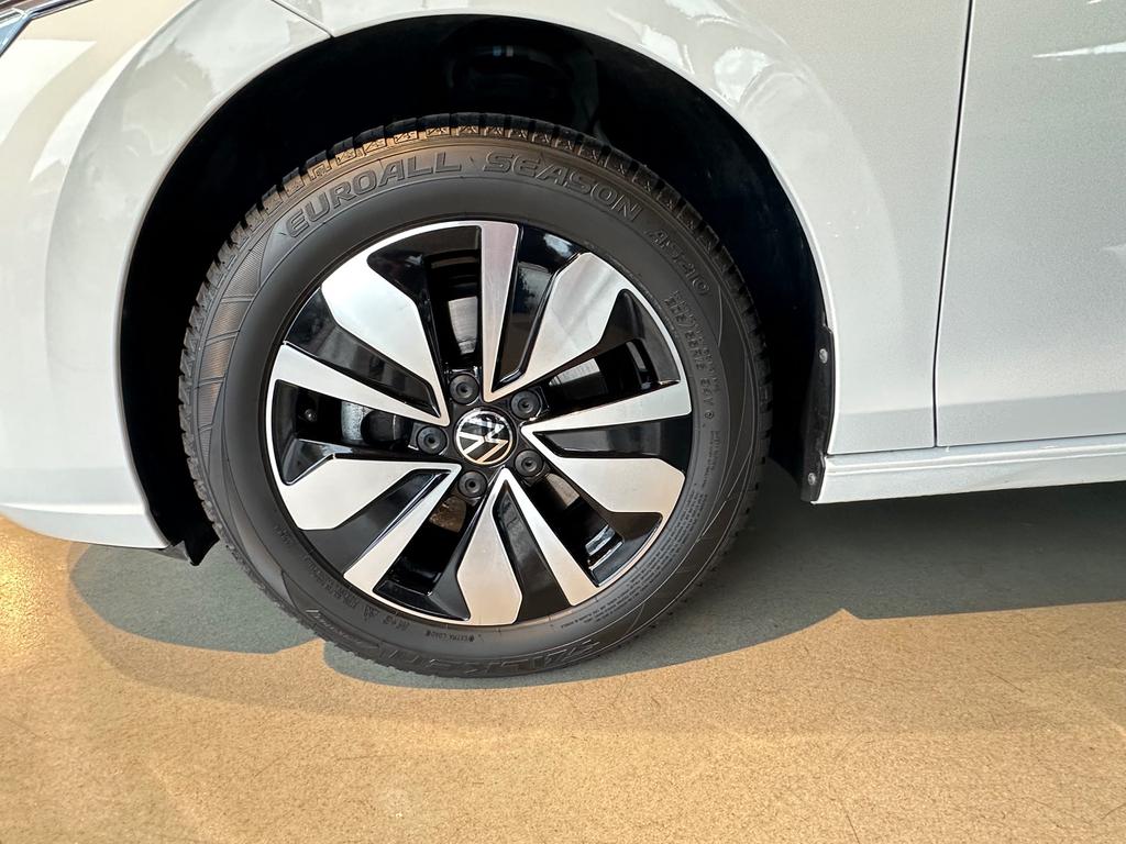 Volkswagen Golf 2023 г. Белый, пробег 50632 км