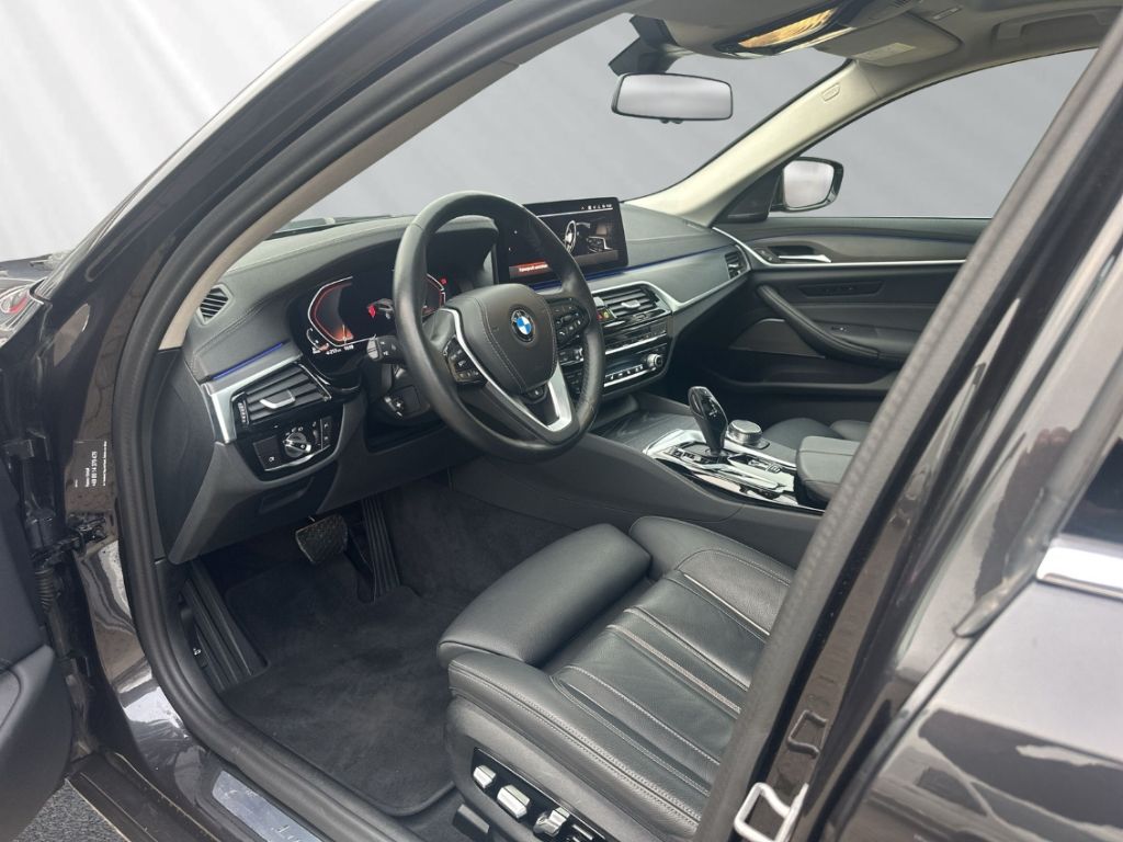 BMW 540 2022 г. Серый, пробег 50347 км