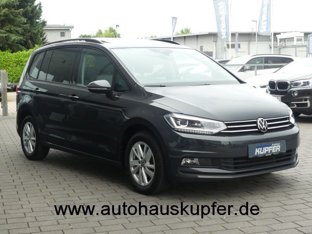 Volkswagen Touran 2024 г. Серый, пробег 28580 км