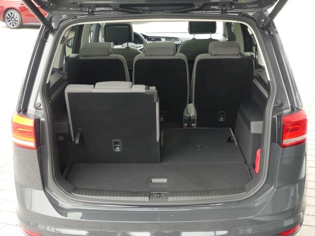 Volkswagen Touran 2024 г. Серый, пробег 28580 км