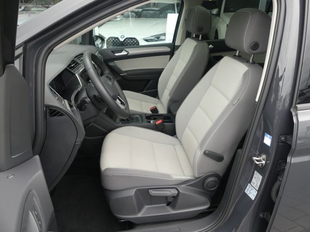 Volkswagen Touran 2024 г. Серый, пробег 28580 км