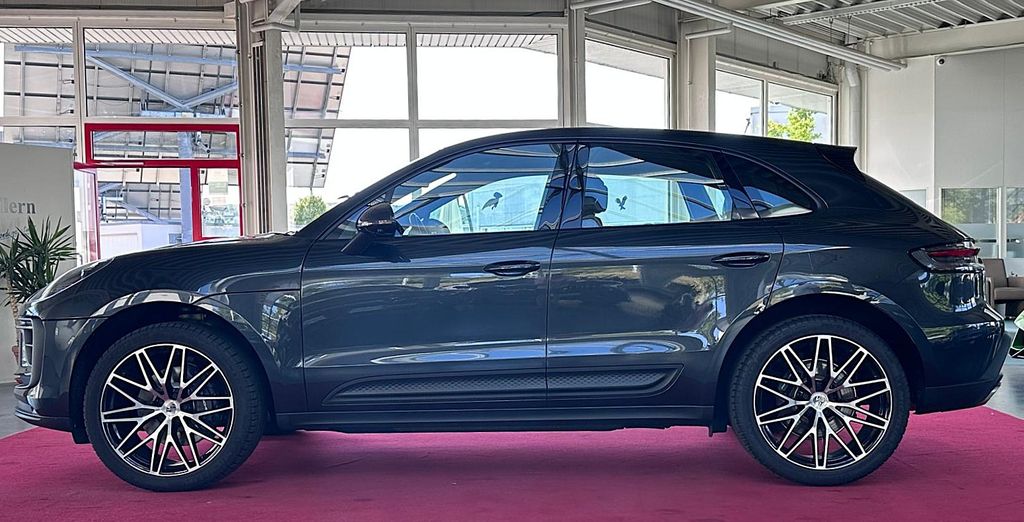 Porsche Macan 2023 г. Серый, пробег 23526 км