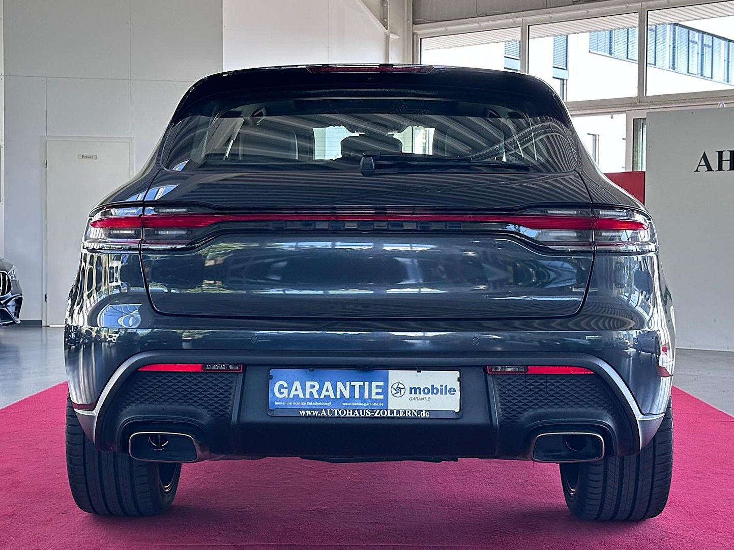 Porsche Macan 2023 г. Серый, пробег 23526 км