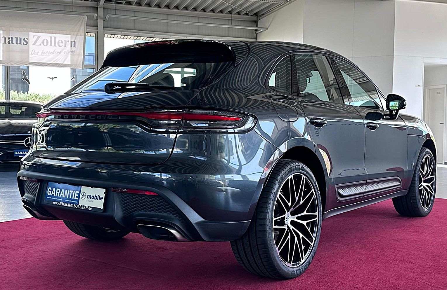 Porsche Macan 2023 г. Серый, пробег 23526 км