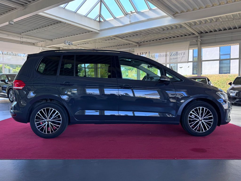 Volkswagen Touran 2024 г. Серый, пробег 37200 км