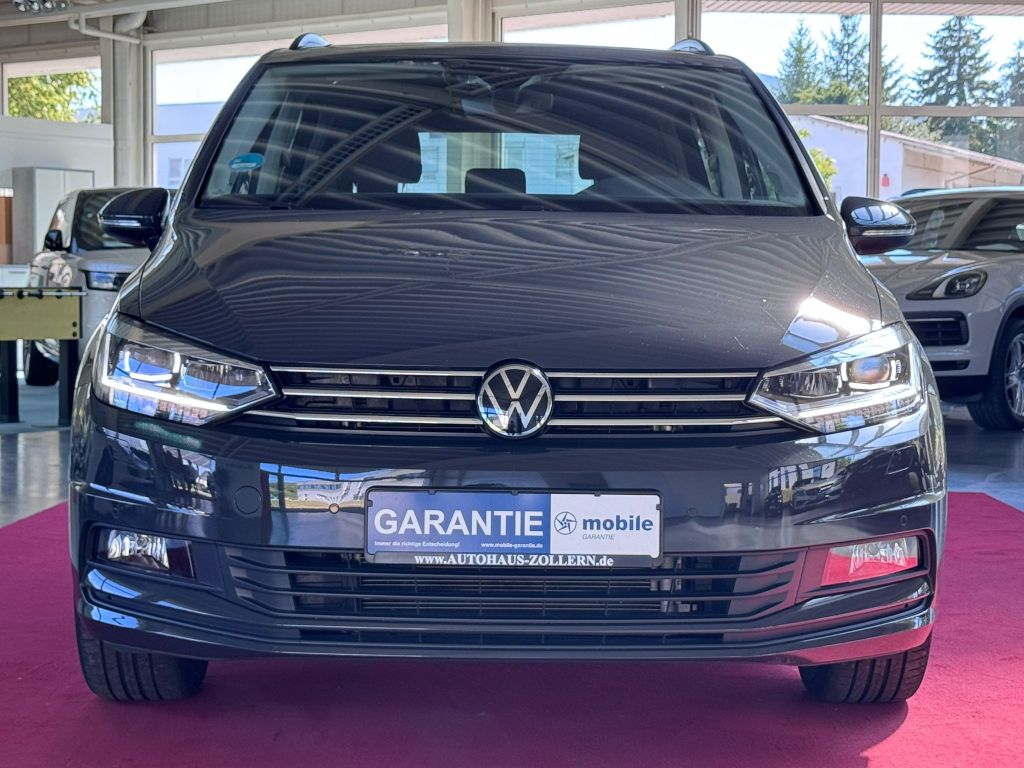 Volkswagen Touran 2024 г. Серый, пробег 37200 км
