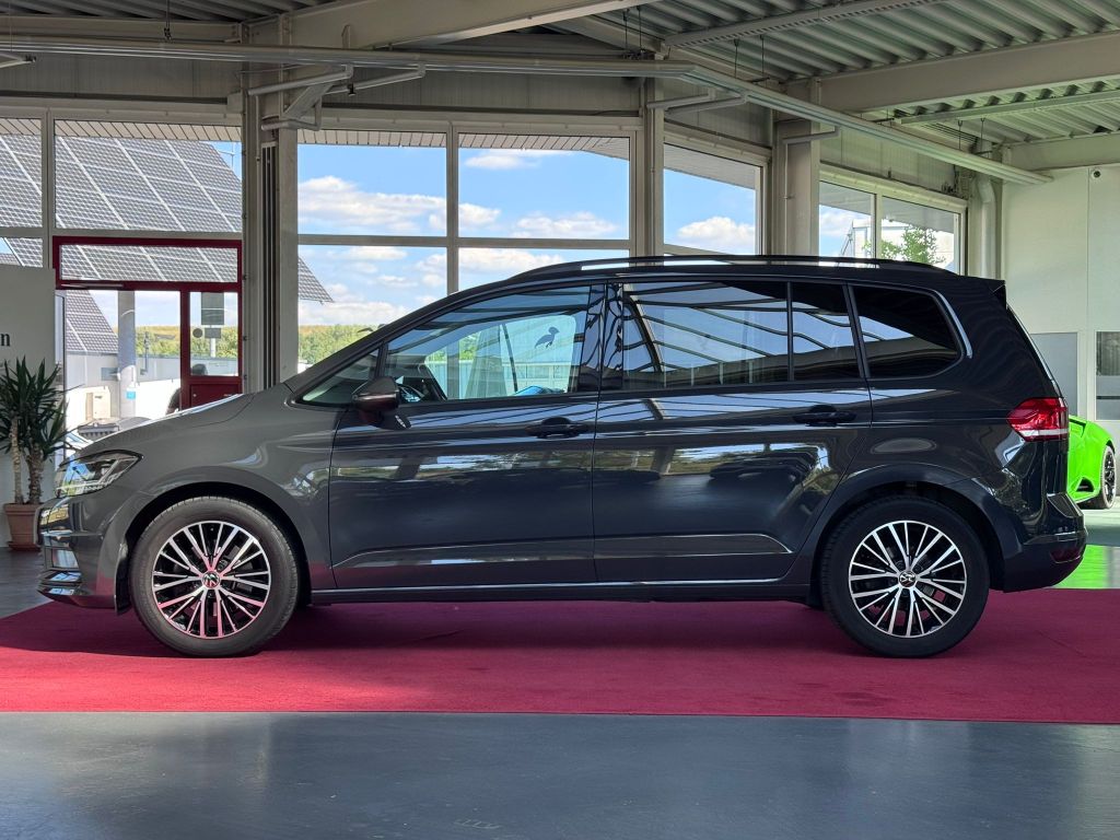 Volkswagen Touran 2024 г. Серый, пробег 37200 км