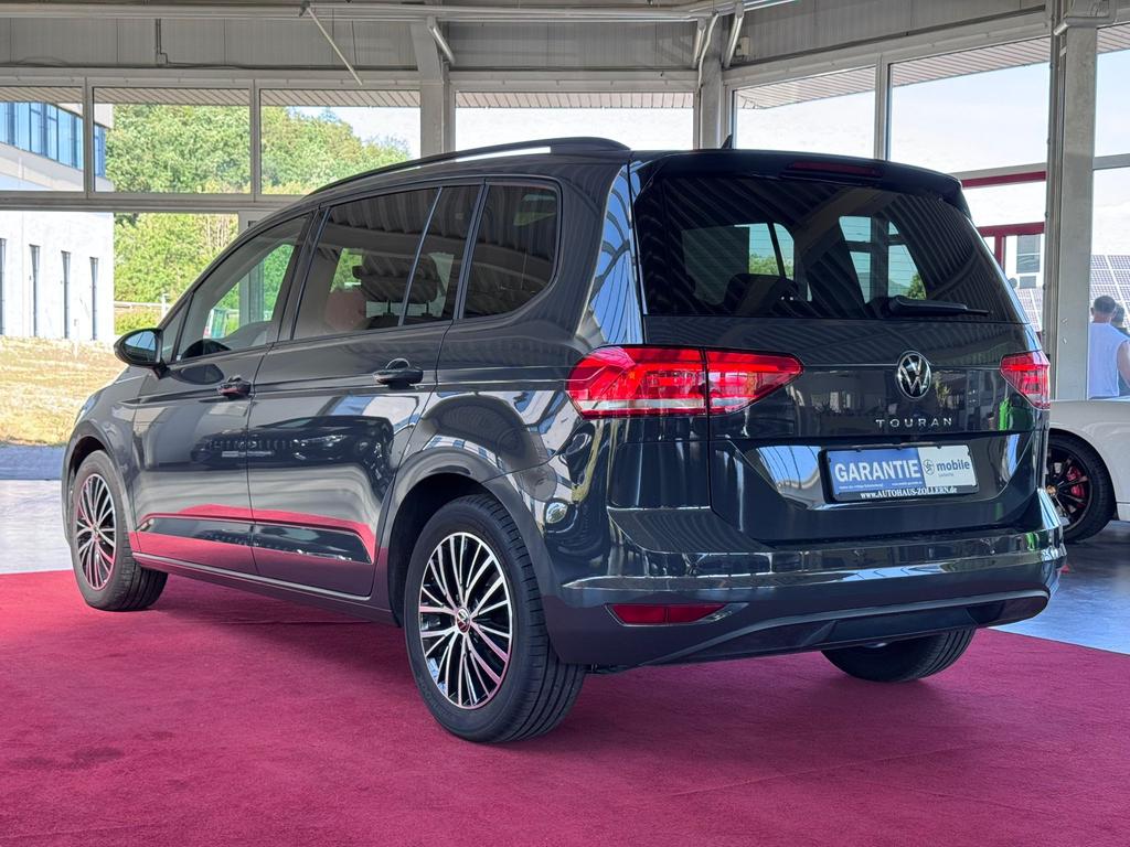 Volkswagen Touran 2024 г. Серый, пробег 37200 км