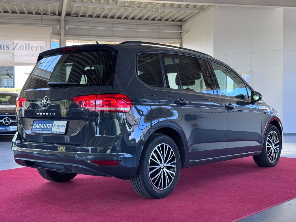 Volkswagen Touran 2024 г. Серый, пробег 37200 км