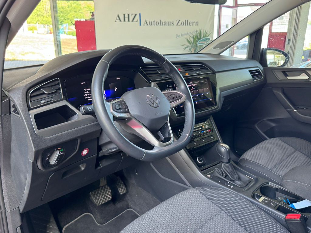 Volkswagen Touran 2024 г. Серый, пробег 37200 км