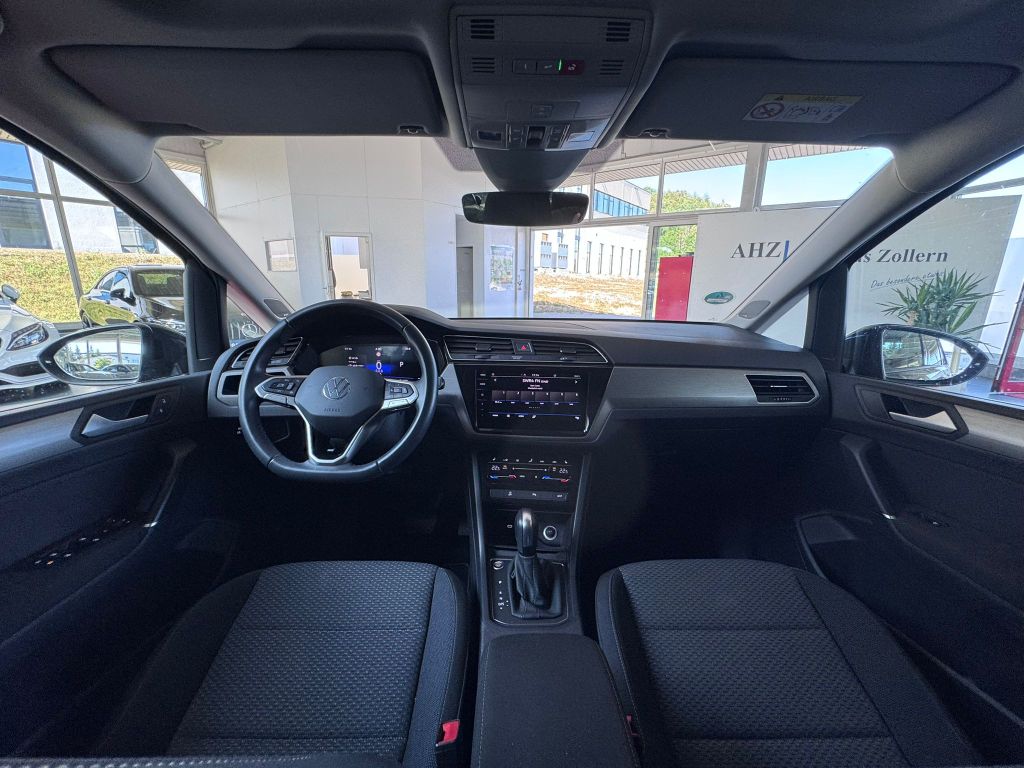 Volkswagen Touran 2024 г. Серый, пробег 37200 км