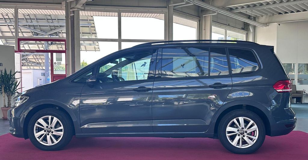 Volkswagen Touran 2024 г. Серый, пробег 59200 км
