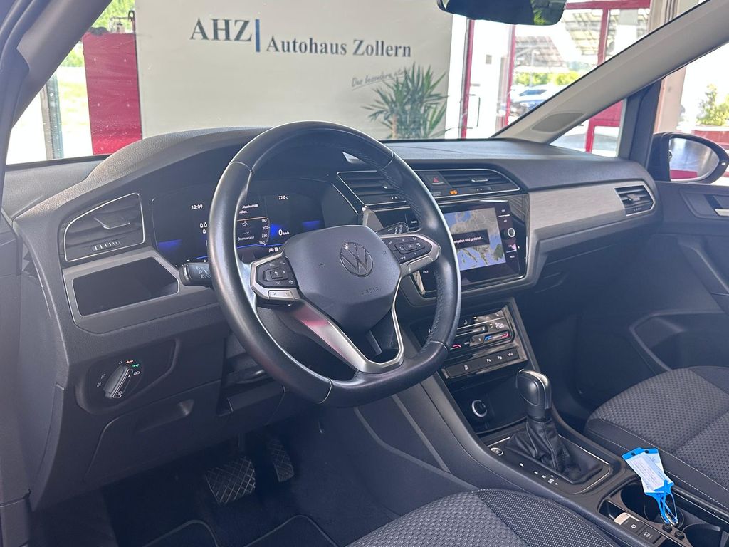 Volkswagen Touran 2024 г. Серый, пробег 59200 км