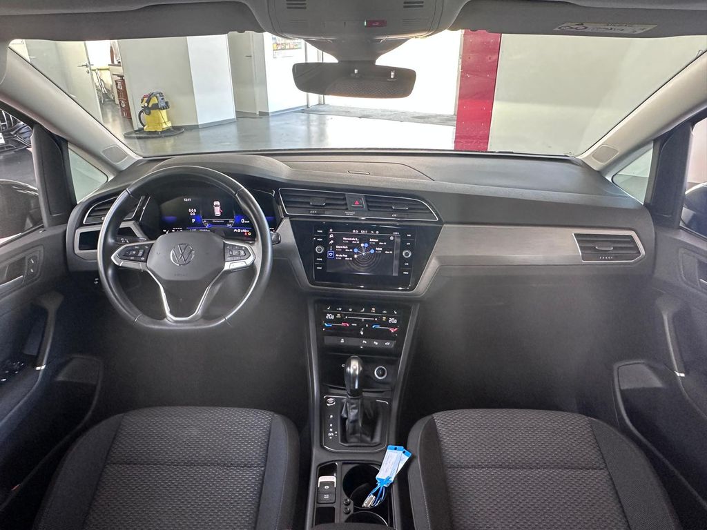 Volkswagen Touran 2024 г. Серый, пробег 59200 км