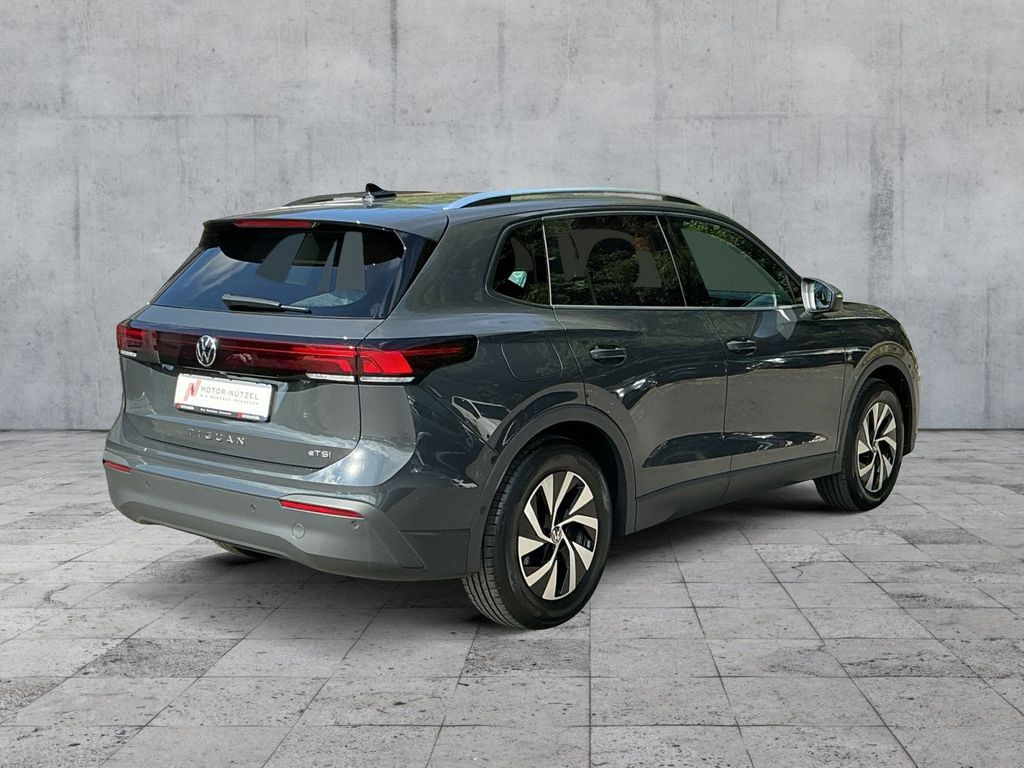 Volkswagen Tiguan 2024 г. Серый, пробег 46836 км