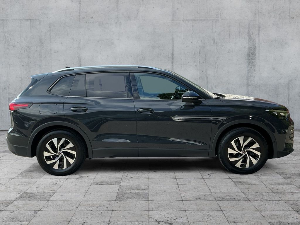 Volkswagen Tiguan 2024 г. Серый, пробег 46836 км