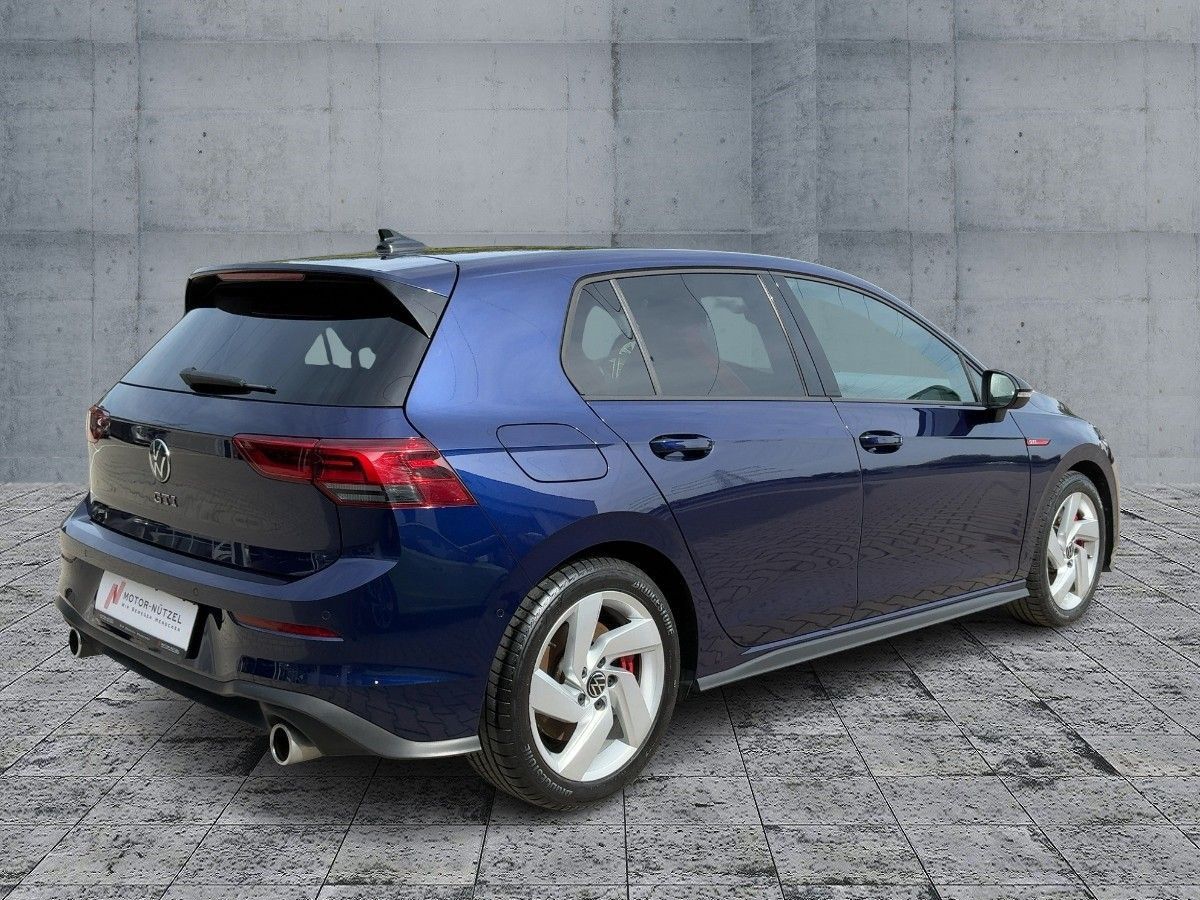 Volkswagen Golf 2024 г. Синий, пробег 33680 км