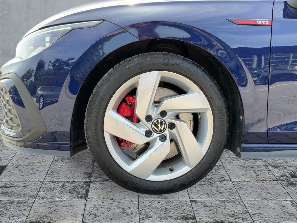 Volkswagen Golf 2024 г. Синий, пробег 33680 км