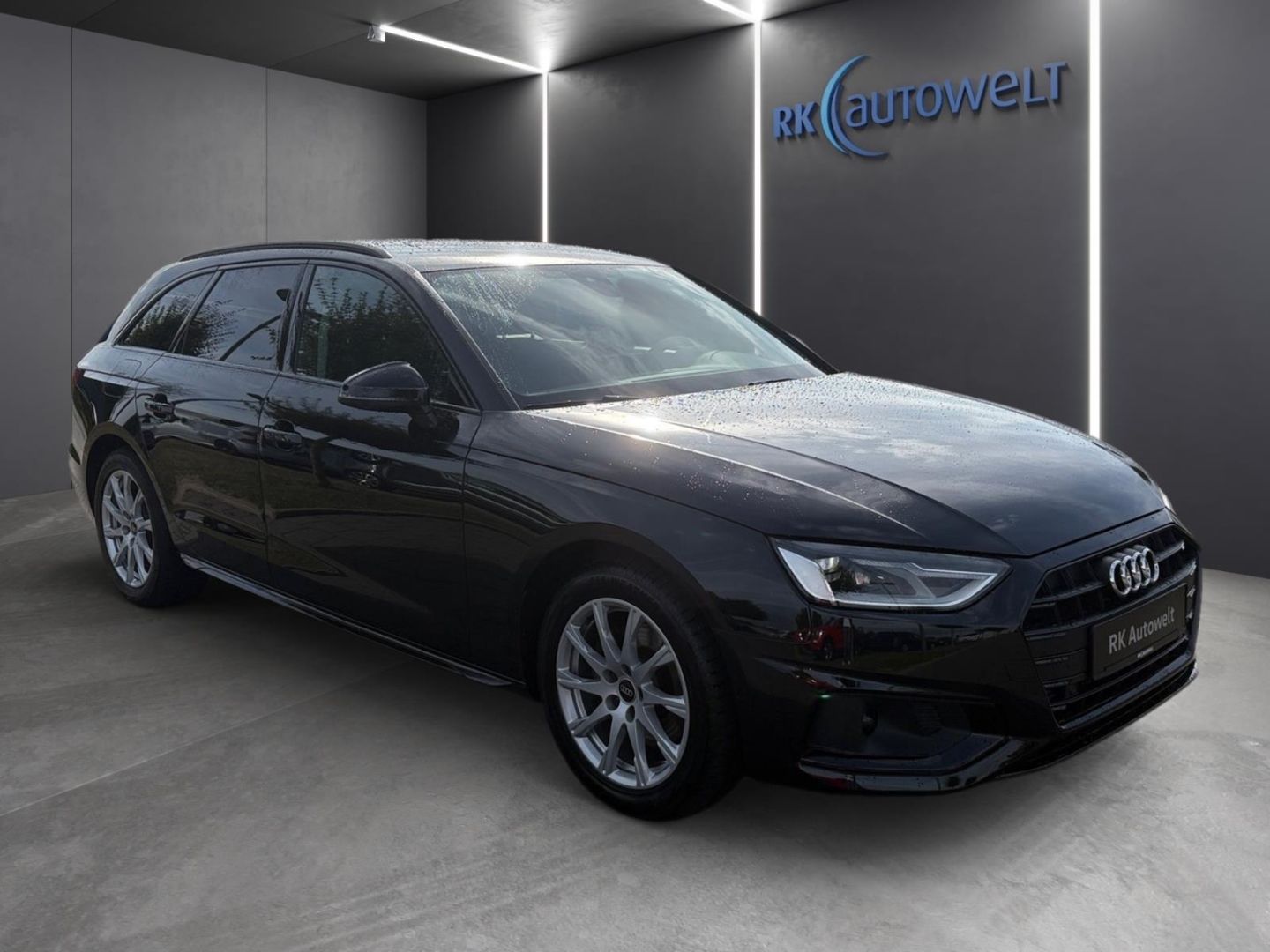 Audi A4 2023 г. Чёрный, пробег 53489 км