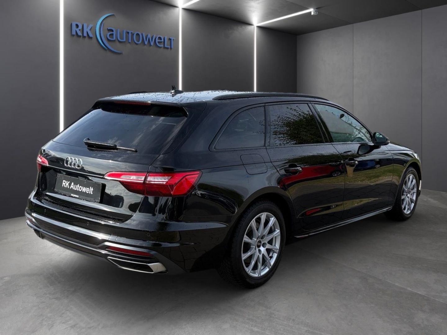 Audi A4 2023 г. Чёрный, пробег 53489 км
