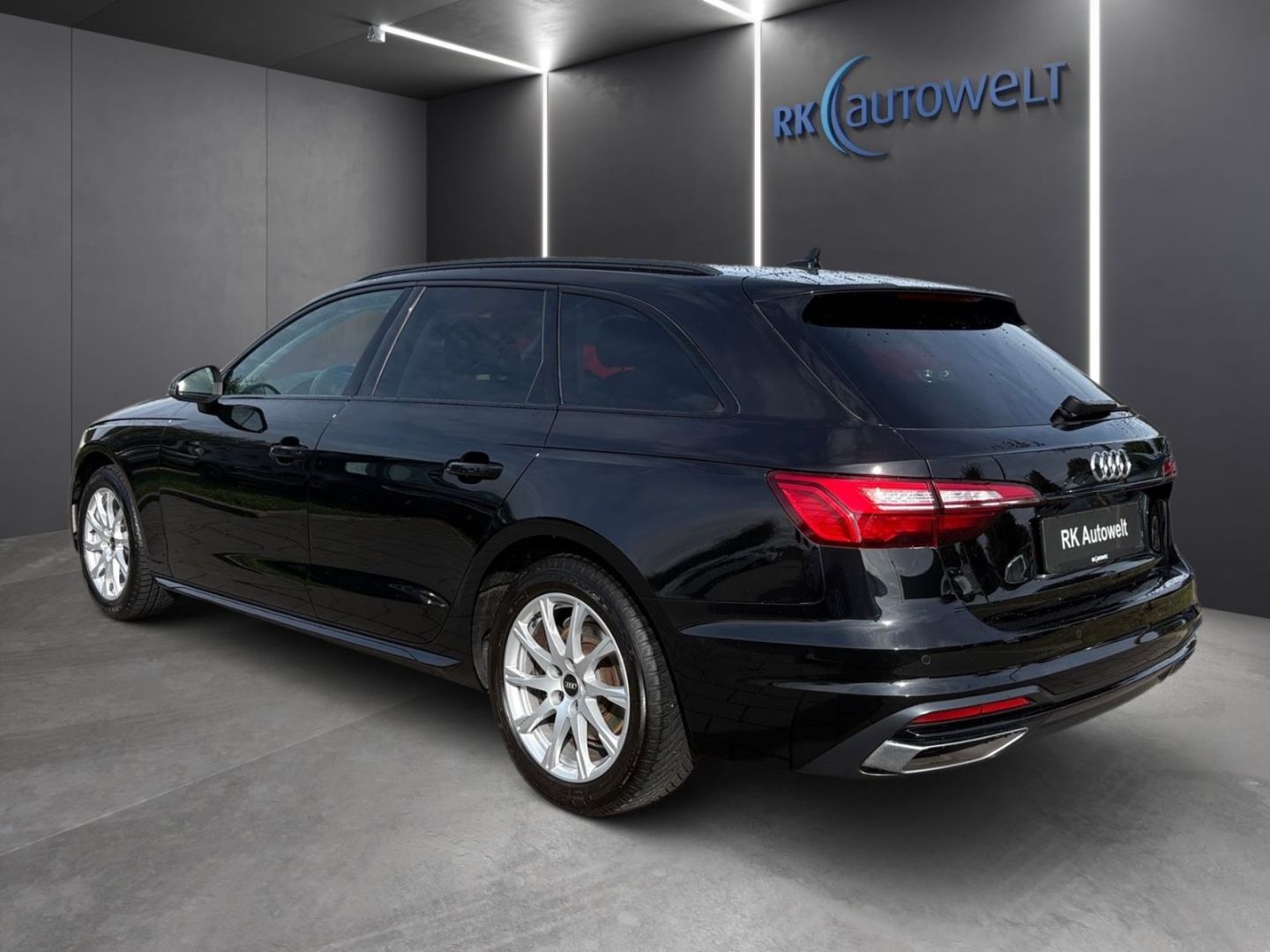 Audi A4 2023 г. Чёрный, пробег 53489 км