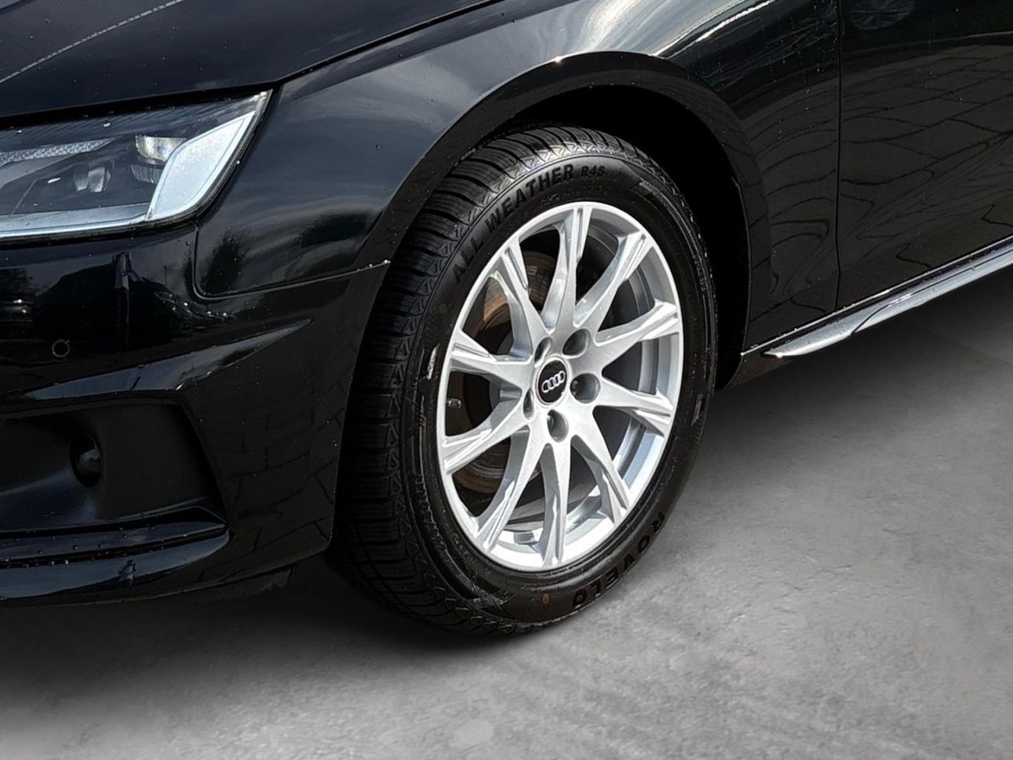 Audi A4 2023 г. Чёрный, пробег 53489 км