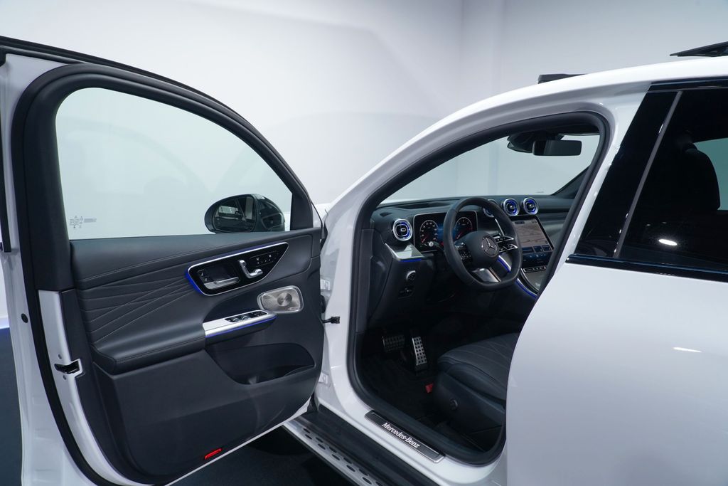 Mercedes-Benz GLC 450 2024 г. Белый, пробег 47068 км