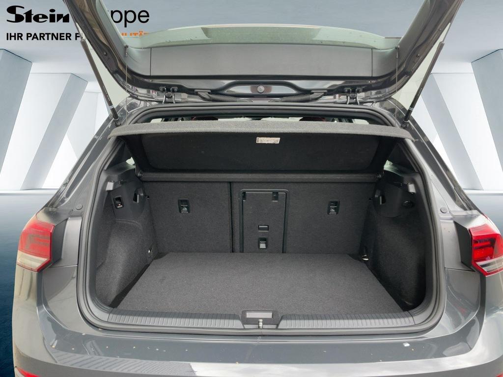 Volkswagen Golf 2023 г. Серый, пробег 14050 км