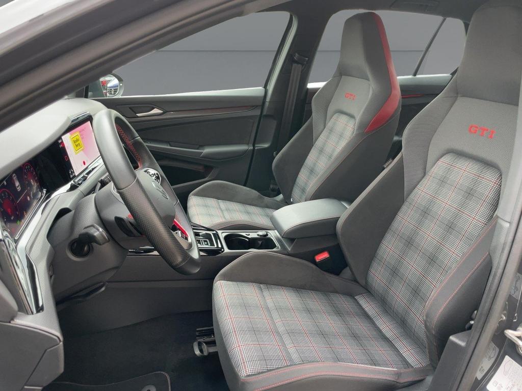 Volkswagen Golf 2023 г. Серый, пробег 14050 км