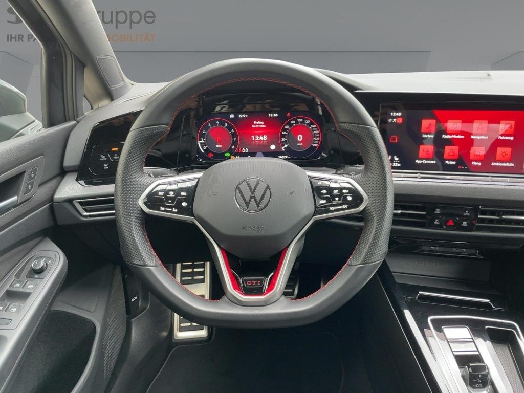 Volkswagen Golf 2023 г. Серый, пробег 14050 км